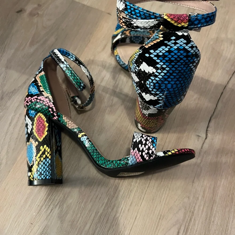 Super cute Shein heels. Never worn. Size 7. - Picture 2 of 2